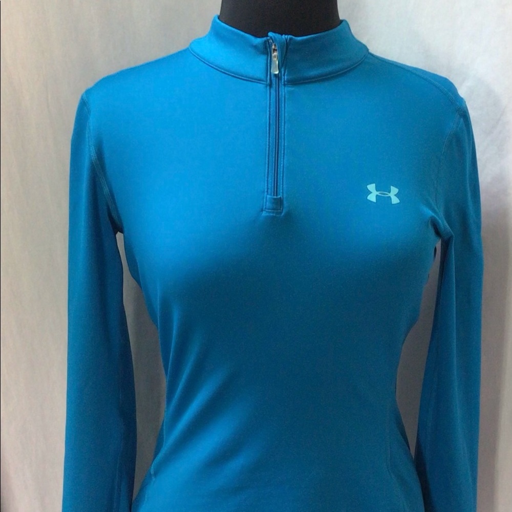 Under Armour Women’s Blue pullover top size medium.